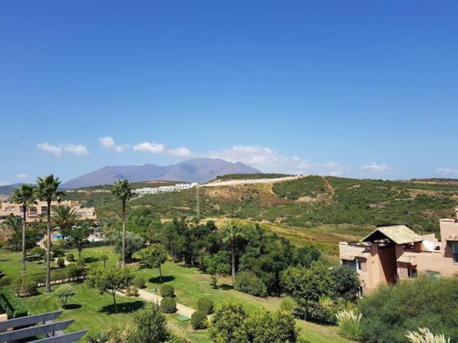 Penthouse Paradiso: 2Br Oasis In Casares Del Sol Exterior foto