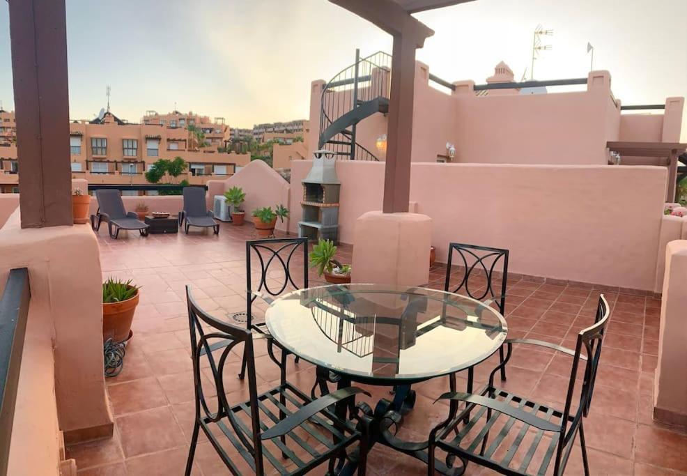 Penthouse Paradiso: 2Br Oasis In Casares Del Sol Exterior foto